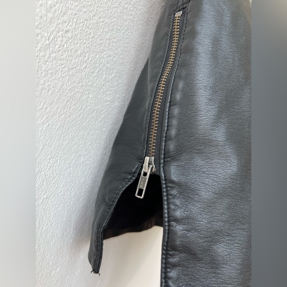 Free people faux leather mini skirt in size 4; Y2K, retro, bohemian - Picture 8 of 9